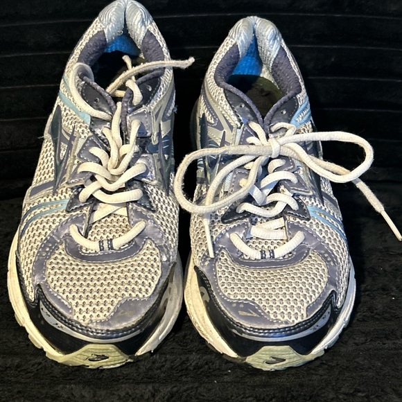 Brooks 8.5 women’s wide - Picture 6 of 8